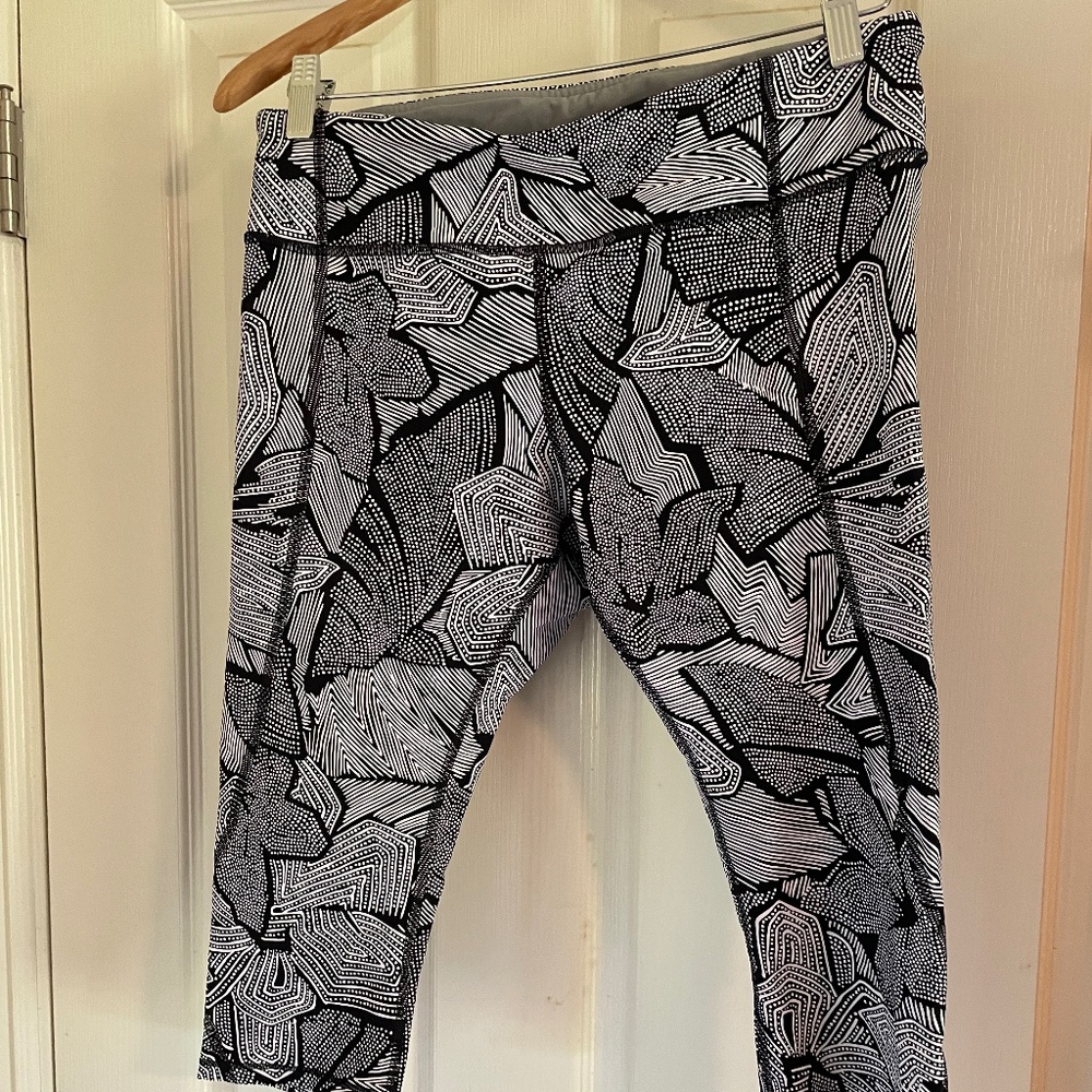 Lululemon Tight Stuff Capri Leggings 10